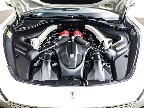 Used 2022 Ferrari Roma image 10