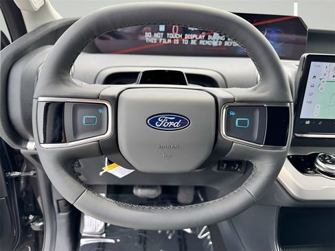 New 2025 Ford Expedition Active image 14