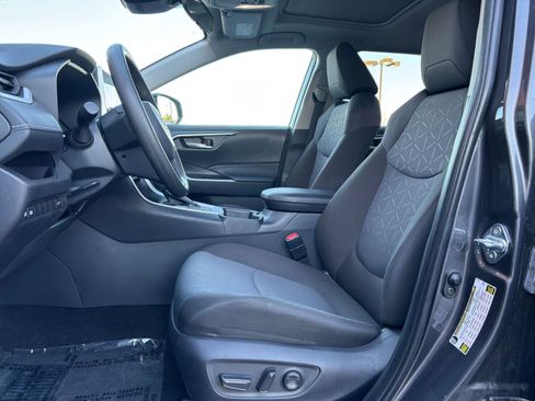 Used 2025 Toyota RAV4 XLE image 29
