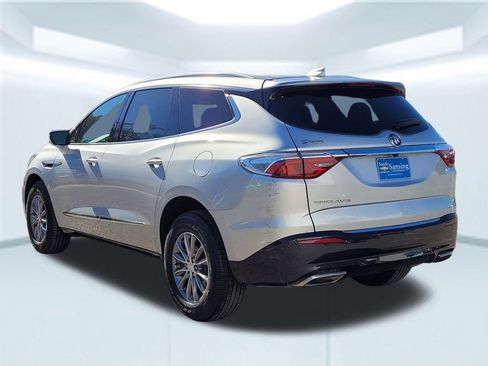 Used 2022 Buick Enclave Essence image 4