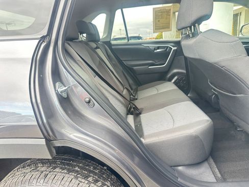 Used 2025 Toyota RAV4 XLE image 39