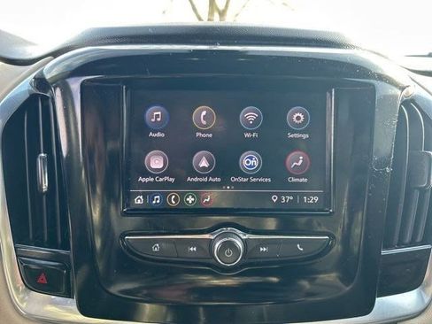 Used 2022 Chevrolet Traverse LS image 21