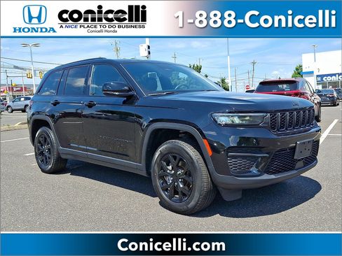 Used 2024 Jeep Grand Cherokee Altitude AWD/4WD image 1