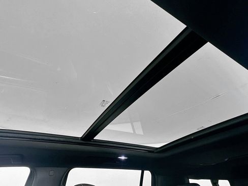 Used 2021 Chevrolet Suburban RST w/ Luxury Package image 21