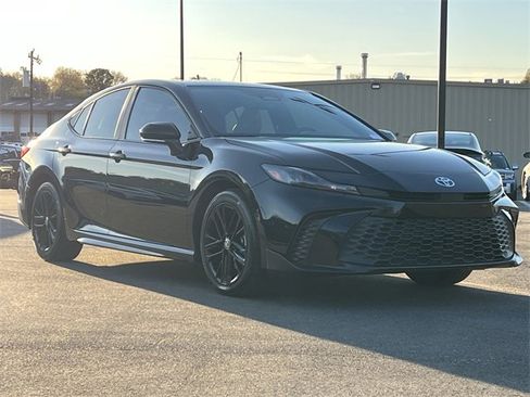 Used 2025 Toyota Camry SE image 38