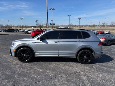 Used 2021 Volkswagen Tiguan SE R-Line image 2