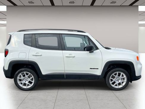 Used 2023 Jeep Renegade Latitude w/ Sun/Sound Group AWD/4WD image 2