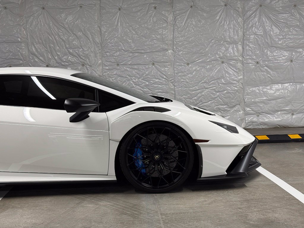 Used 2021 Lamborghini Huracan STO RWD image 6