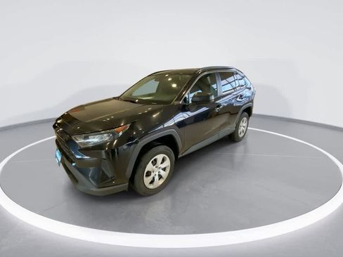 Used 2021 Toyota RAV4 LE image 4