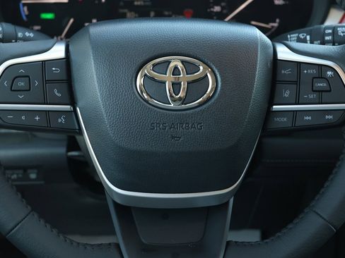New 2026 Toyota Sienna XLE FWD image 18