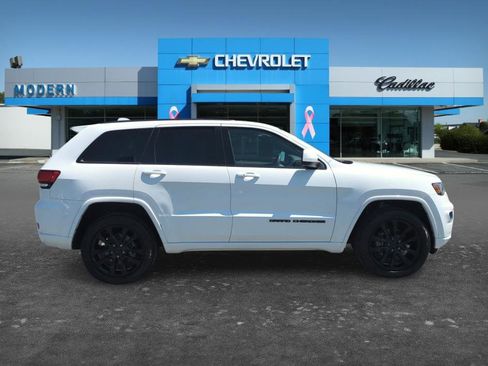 Used 2020 Jeep Grand Cherokee Altitude AWD/4WD image 4
