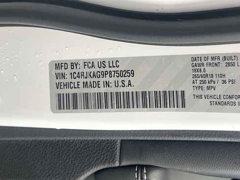 Used 2023 Jeep Grand Cherokee L Laredo image 31