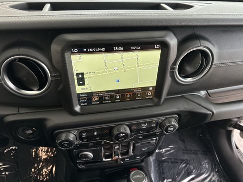 Used 2021 Jeep Gladiator Overland w/ Popular Equipment Package AWD/4WD image 28