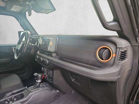 Used 2024 Jeep Gladiator Mojave AWD/4WD image 20