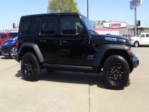 Used 2023 Jeep Wrangler Unlimited Sahara image 5