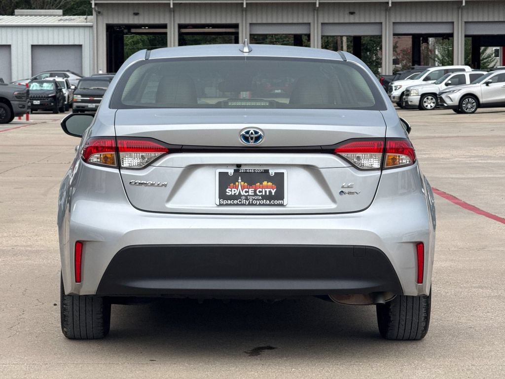 Certified 2025 Toyota Corolla LE FWD image 5