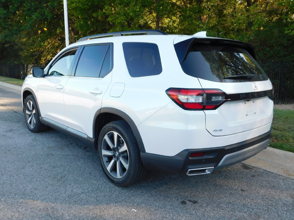 Certified 2025 Honda Pilot Elite image 10