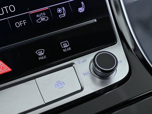 Used 2020 Audi S8 L w/ S8 Executive Package AWD/4WD image 17