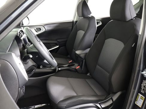 Used 2025 Kia Soul LX w/ LX Technology Package FWD image 27