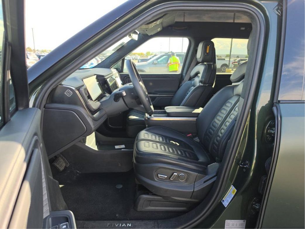 Used 2025 Rivian R1S Adventure Dual AWD/4WD image 23