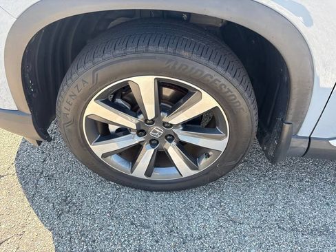 Used 2024 Honda Pilot Touring image 13