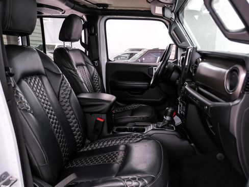 Used 2020 Jeep Wrangler Unlimited Sport image 32