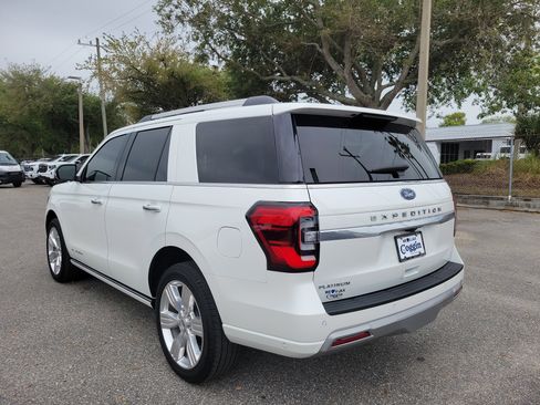 Used 2024 Ford Expedition Platinum AWD/4WD image 4
