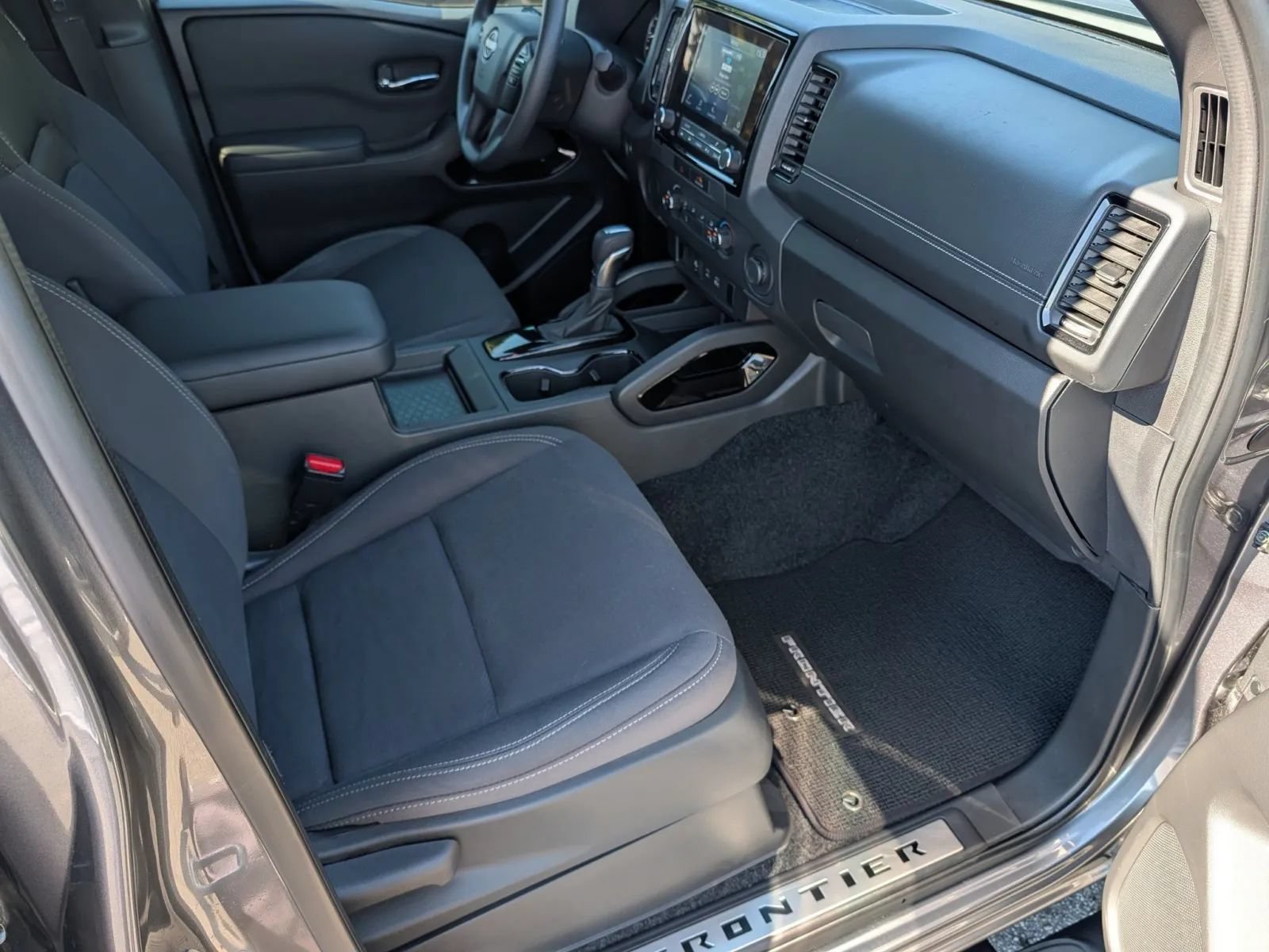 Used 2023 Nissan Frontier SV w/ Midnight Edition Package RWD image 12