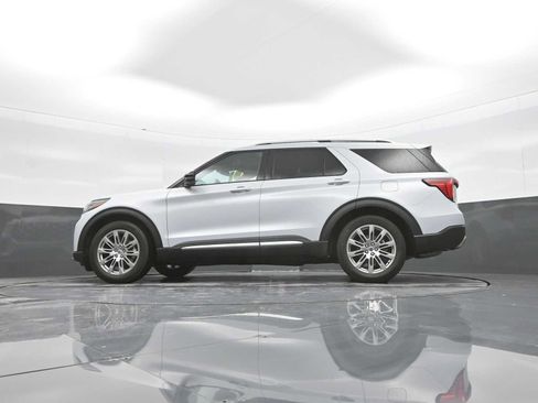 Used 2025 Ford Explorer Platinum RWD image 40