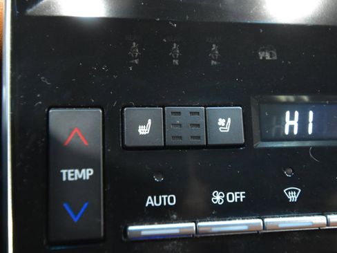 Used 2019 Toyota Avalon Limited image 33