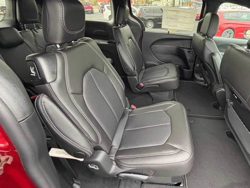 New 2026 Chrysler Pacifica Select image 17