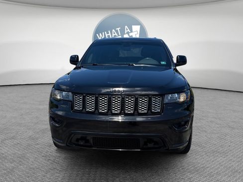 Used 2019 Jeep Grand Cherokee Altitude AWD/4WD image 9