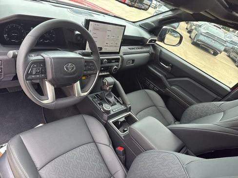 Used 2025 Toyota Tacoma Limited AWD/4WD image 24
