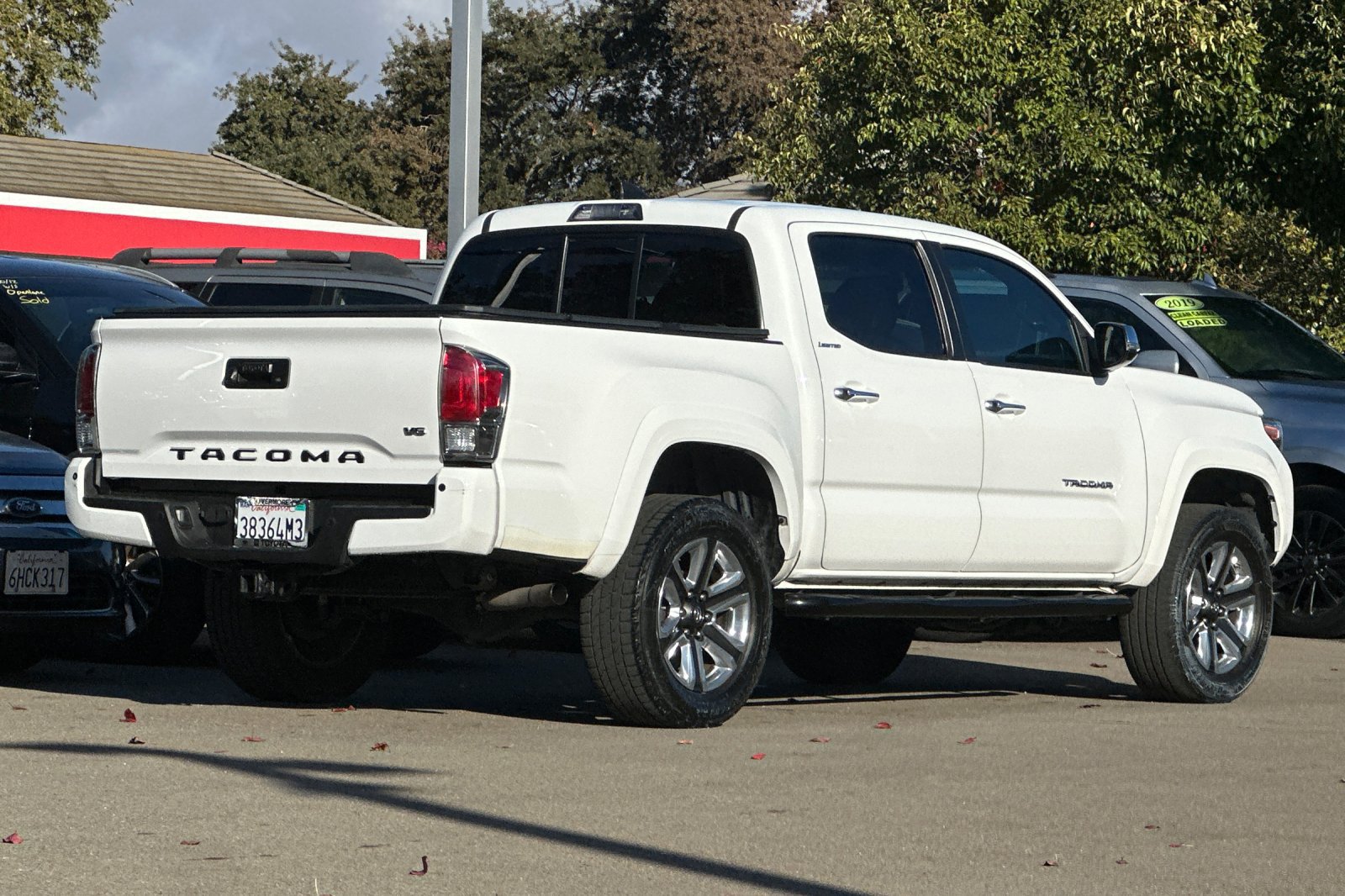 Used 2016 Toyota Tacoma Limited w/ Towing Package RWD image 4