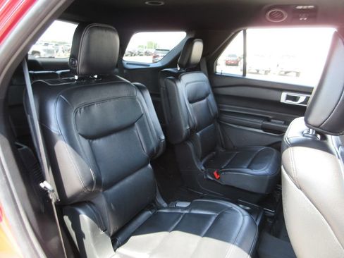 Used 2020 Ford Explorer XLT w/ Equipment Group 202A AWD/4WD image 22