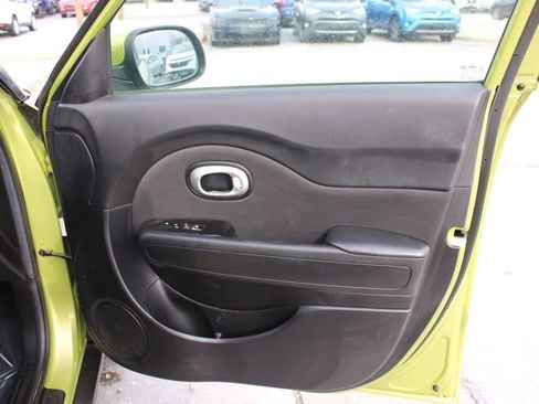 Used 2017 Kia Soul + image 17