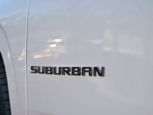 Used 2022 Chevrolet Suburban Z71 image 17