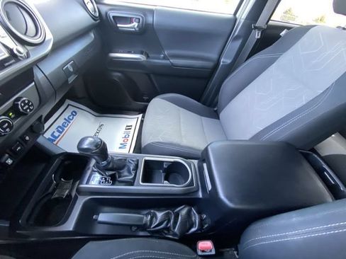 Used 2020 Toyota Tacoma TRD Off-Road w/ Blackout Package AWD/4WD image 20