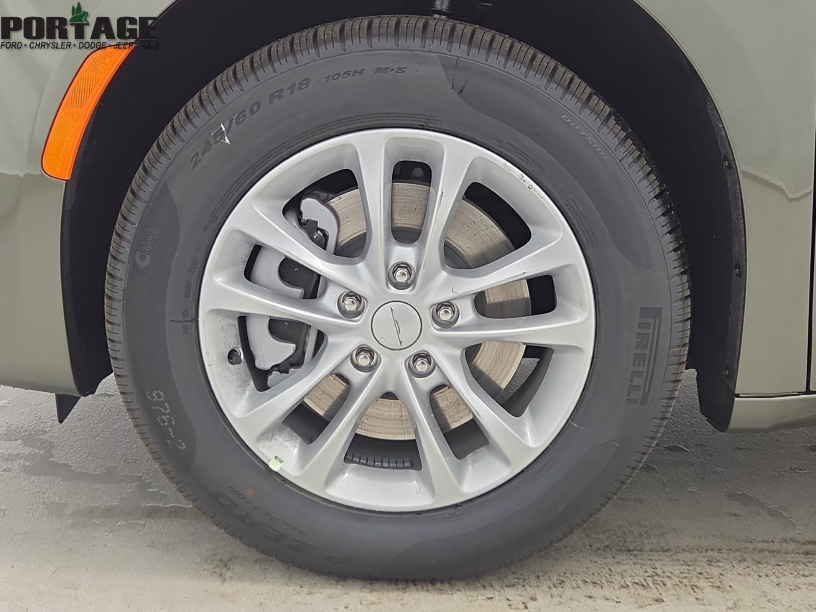 New 2027 Chrysler Pacifica Select AWD/4WD image 10