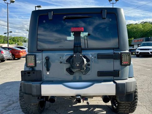 Used 2015 Jeep Wrangler Unlimited Sahara w/ Connectivity Group AWD/4WD image 3
