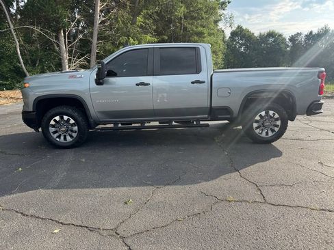 Used 2024 Chevrolet Silverado 2500 Custom w/ Custom Value Package AWD/4WD image 2