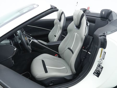 Certified 2024 Ferrari Roma Spider RWD image 5