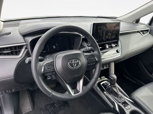 Certified 2025 Toyota Corolla Cross XLE FWD image 11
