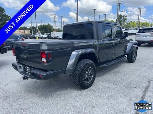 Used 2024 Jeep Gladiator Sport AWD/4WD image 4