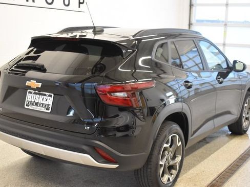 Used 2025 Chevrolet Trax LT FWD image 4