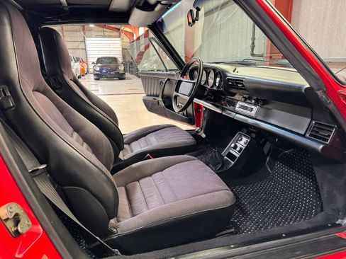 Used 1987 Porsche 911 Carrera RWD image 12