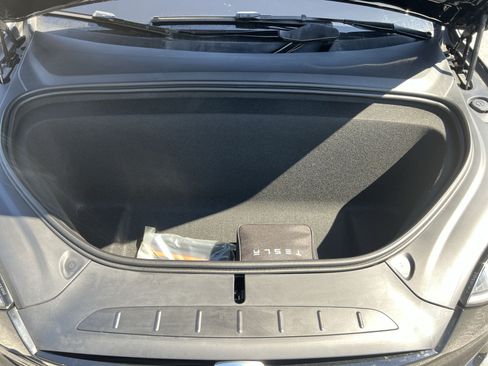 Used 2025 Tesla Model X AWD/4WD image 28