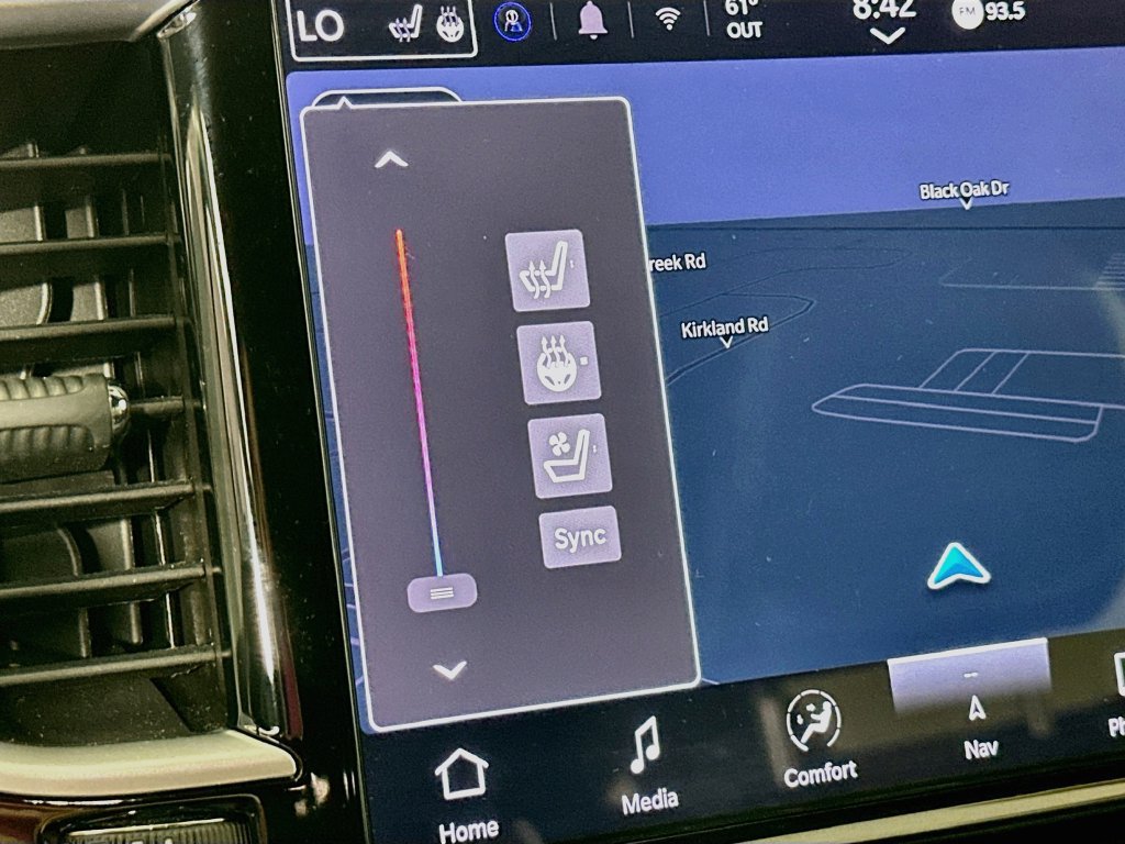 Certified 2025 Chrysler Pacifica Limited FWD image 31