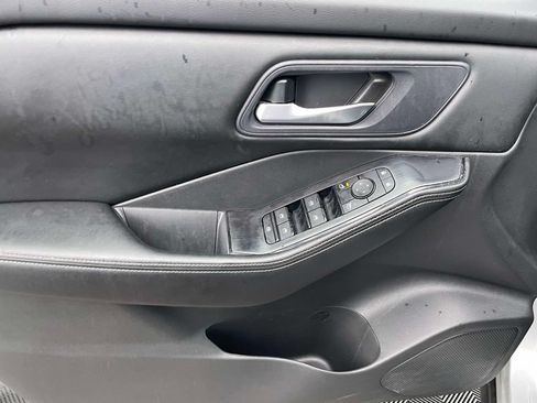 Used 2024 Nissan Rogue SV AWD/4WD image 19