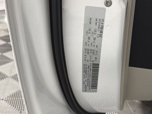 Used 2019 Chrysler Pacifica L image 26